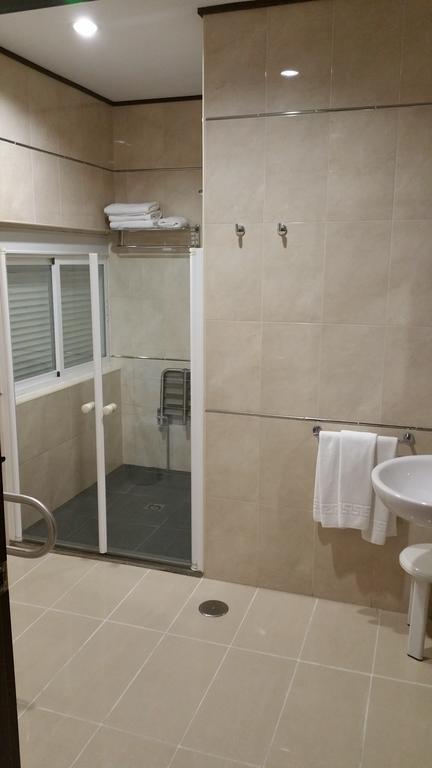 Hotel Leon La Palma Del Condado Room photo